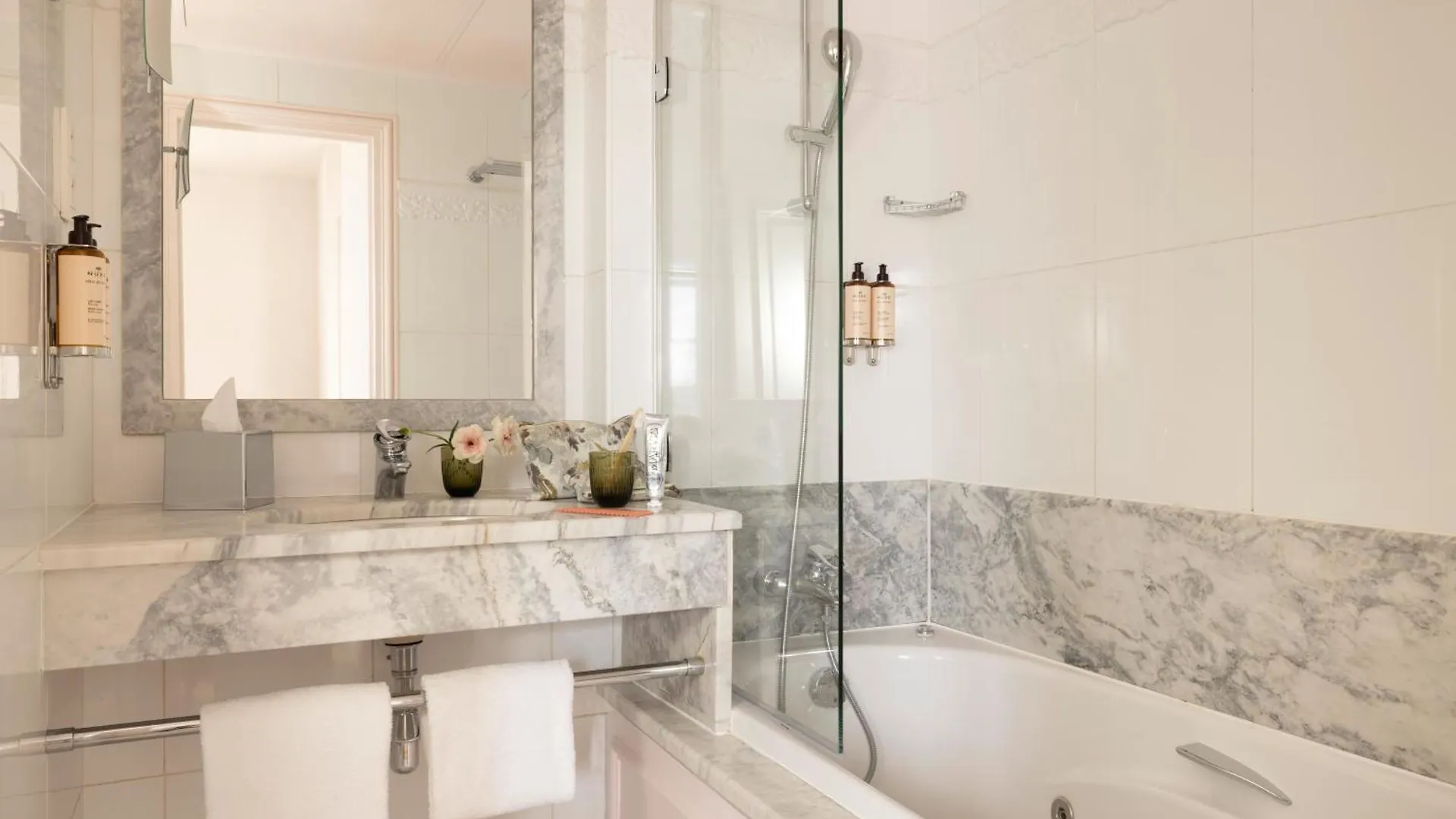 Hotel Le Lavoisier &