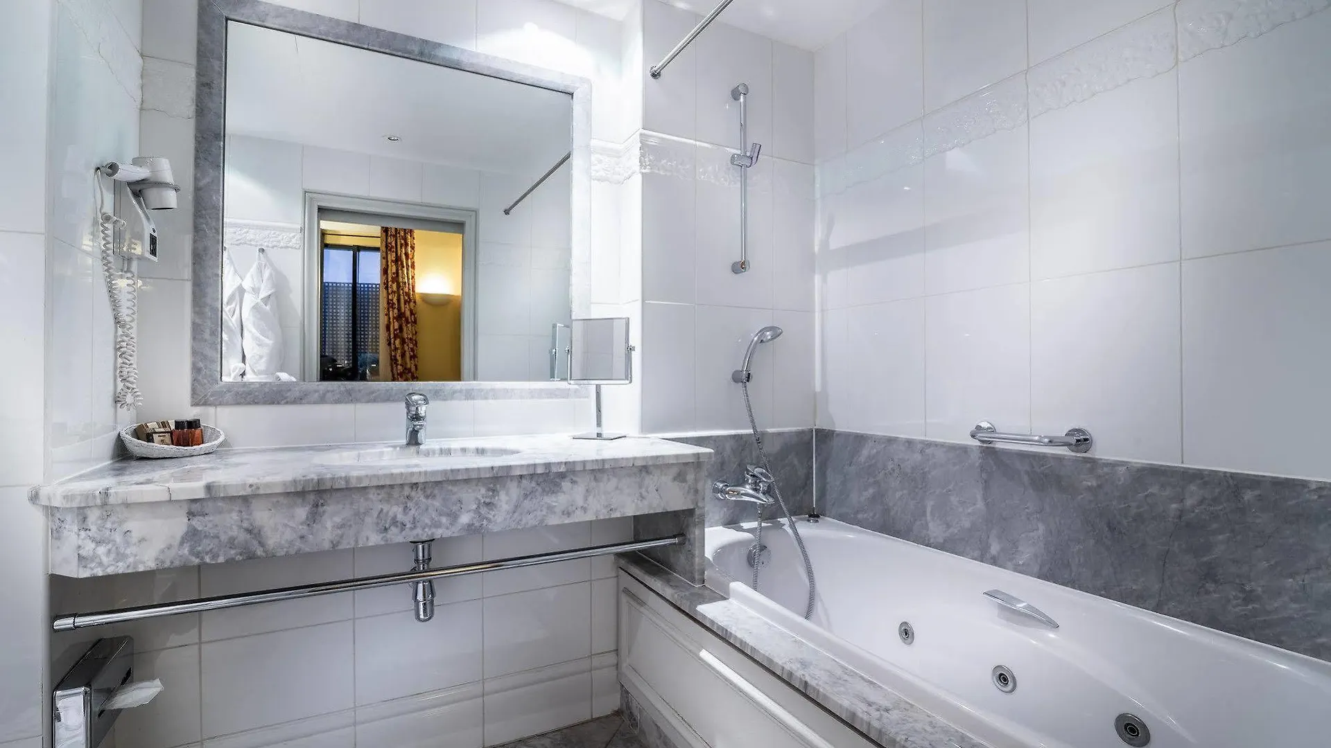 Hotel Le Lavoisier &